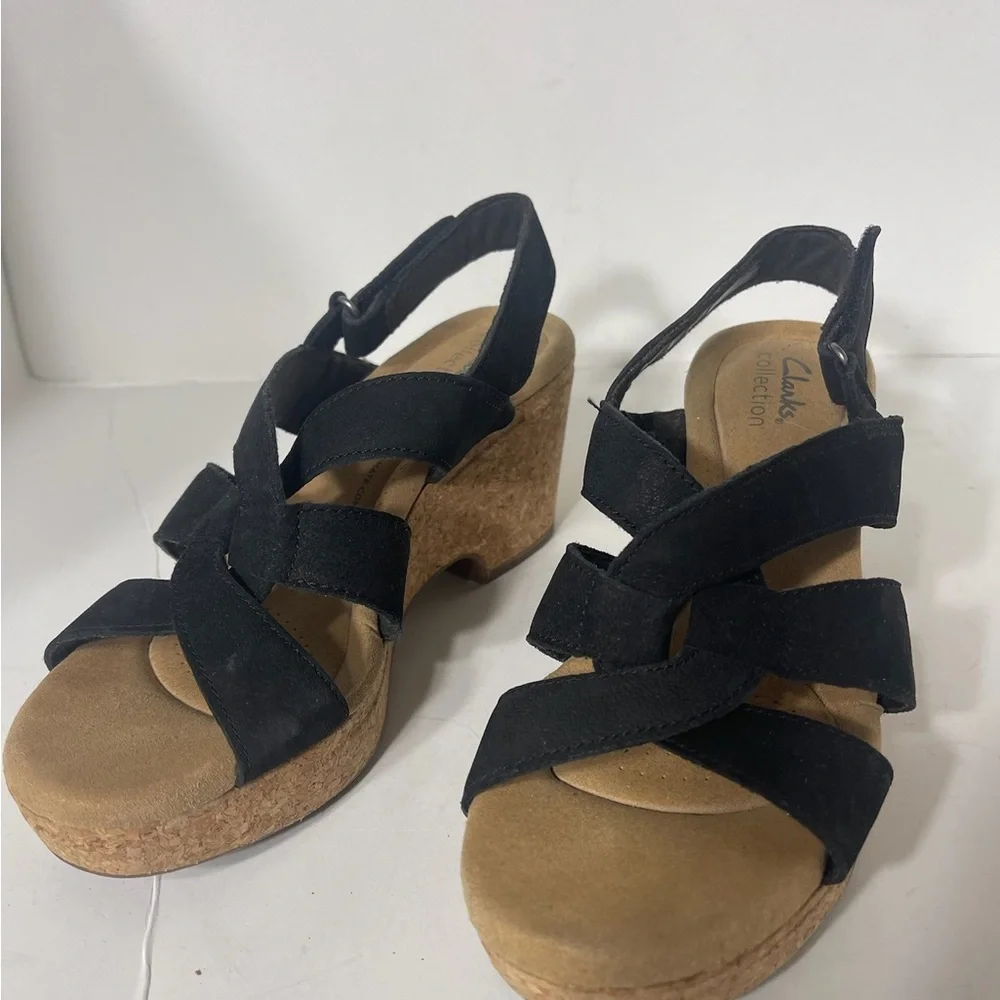 Clarks Black and Tan Wedge Strappy Open Toe Sandals size 7